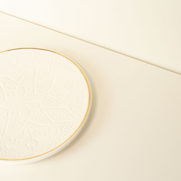 boite de rangement bi matière en céramique emprunte blanc or