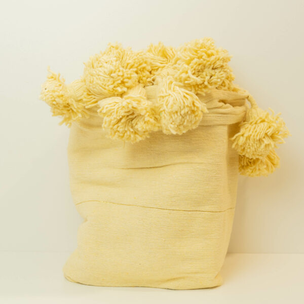 casaplaid0004 couvre lit berbère avec pompom amoudou collection l medina 5